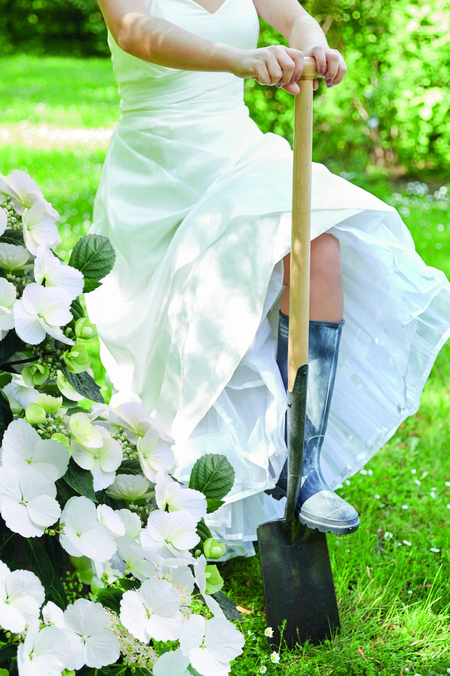 White Hydrangea Runaway Bride - Vertical Garland Hydrangea hydrangea-runaway-bride-11-1-scaled 4